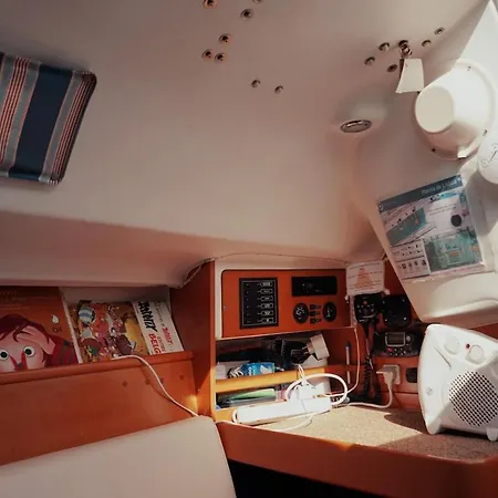 Surfbird Cozy Sailboat Escape * Lisboa