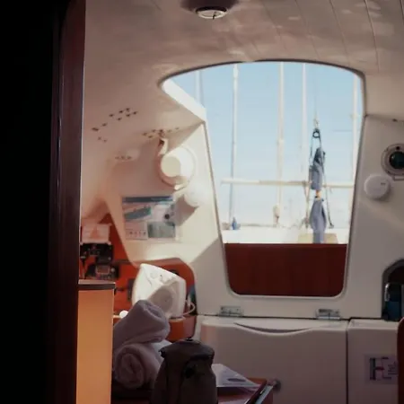 ספינת מלון Surfbird Cozy Sailboat Escape