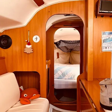 Surfbird Cozy Sailboat Escape Ботель *