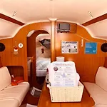 Surfbird Cozy Sailboat Escape *