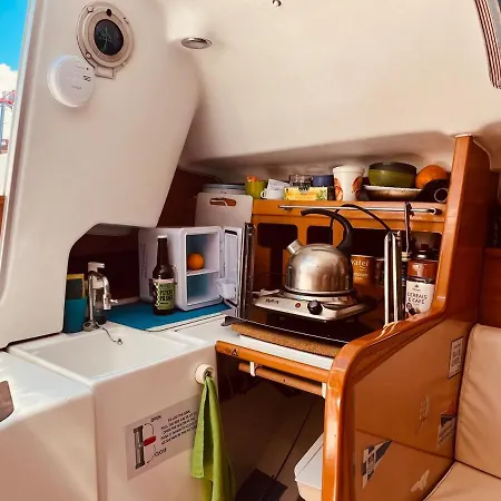 Surfbird Cozy Sailboat Escape * Lisbon