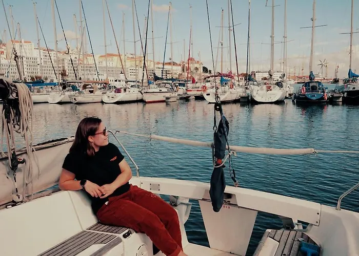 Surfbird Cozy Sailboat Escape Botel Lisbon