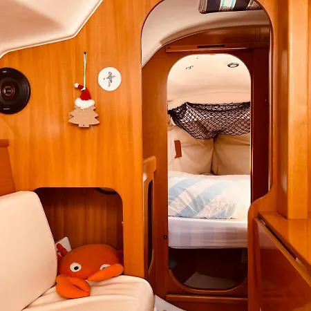 Surfbird Cozy Sailboat Escape Bådhotel