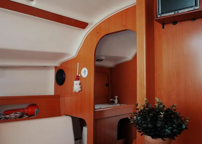 Surfbird Cozy Sailboat Escape * Lissabon