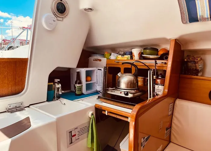 Surfbird Cozy Sailboat Escape * Lissabon